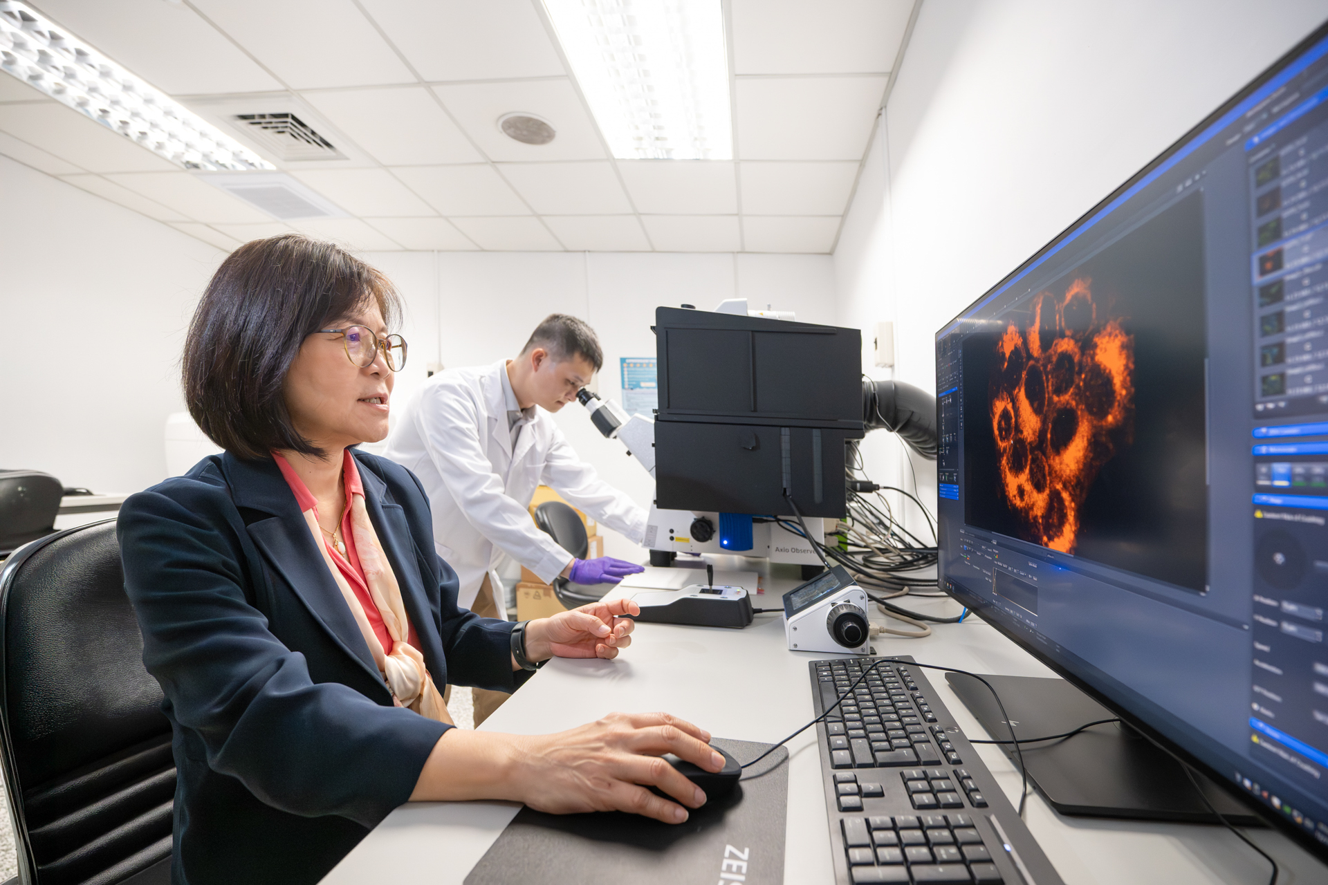 Professor Wen-Ching Wang and postdoctoral researcher Tsan-Jan Chen propose the “GSH–PKM2–SLC7A11” metabolic axis, offering a new therapeutic strategy to induce cancer cell self-destruction.