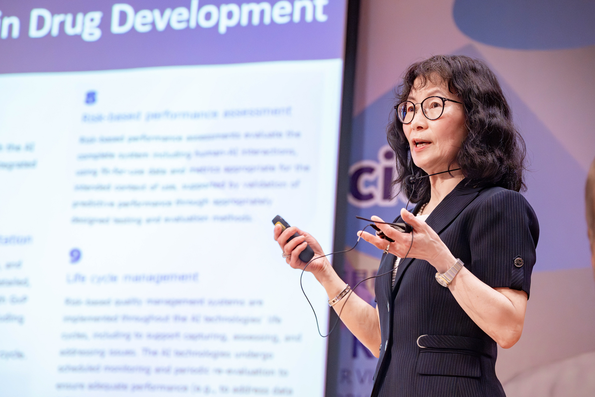 Dr. Yiu-Lian Fong, distinguished alumna of NTHU's College of Life Sciences and Medicine and Senior Scientific and Corporate Strategy Advisor at MiRXES, delivered a keynote speech at the forum.
