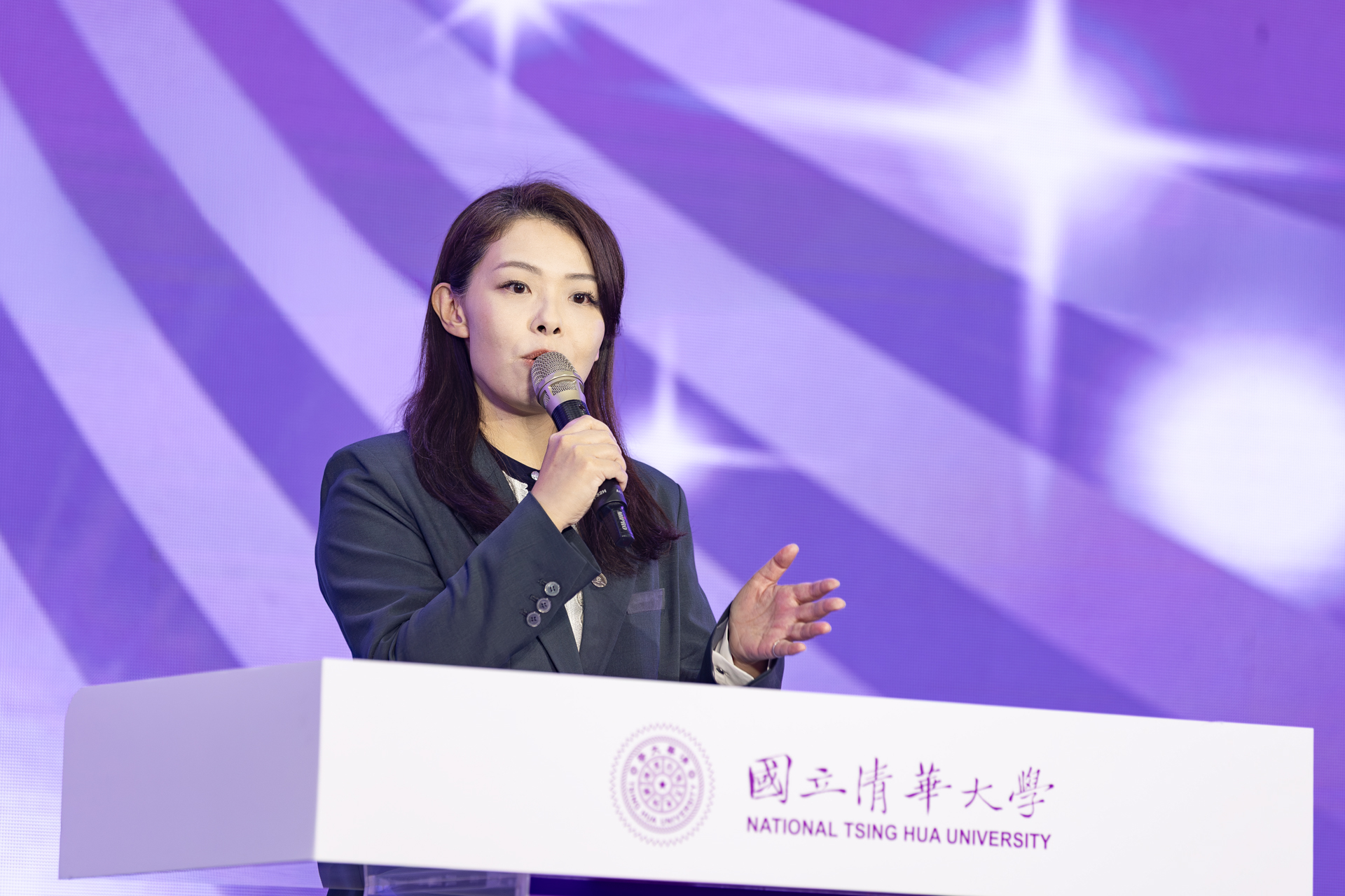 Hsinchu Mayor Ann Kao attends the anniversary banquet and extends her congratulations on behalf of the city government.